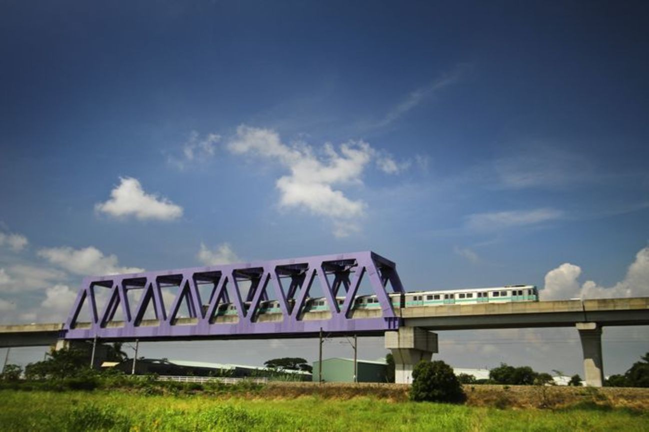 高雄市橋頭區－紫色高架鐵橋